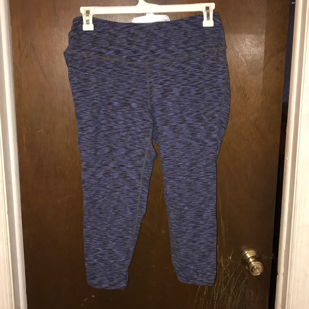 blue 3/4 length athletic leggings